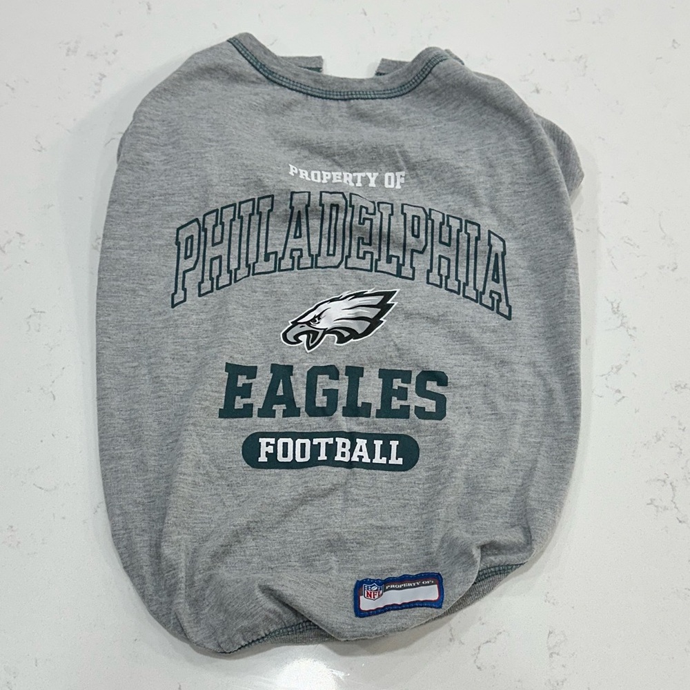 Philadelphia Eagles Football Grey Dog Shirt GO BIRDS 🦅💚